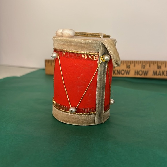 VTG 1940s 50s HANDMADE DRUM CHRISTMAS TREE ORNAMENT 3 1/2" TALL RED WHITE GOLD - Picture 4 of 5